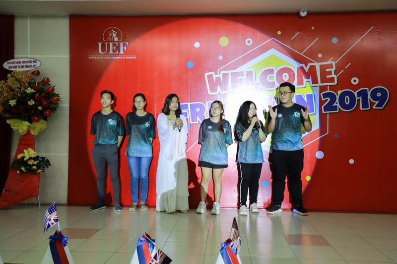 khoa Tiếng Anh chào đón tân sinh viên