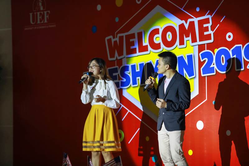 khoa Tiếng Anh chào đón tân sinh viên