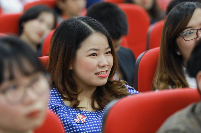 khoa Tiếng Anh chào đón tân sinh viên