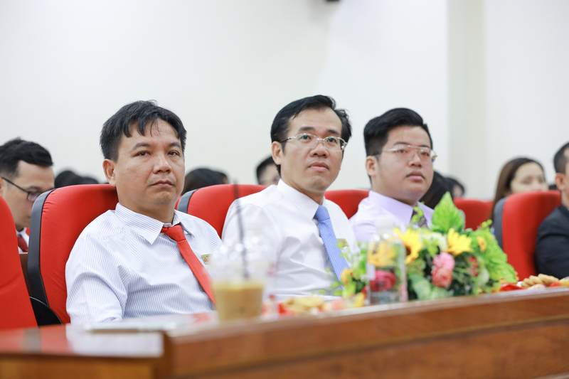khoa Tiếng Anh chào đón tân sinh viên