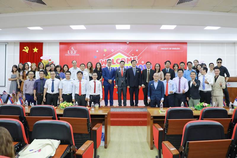 khoa Tiếng Anh chào đón tân sinh viên