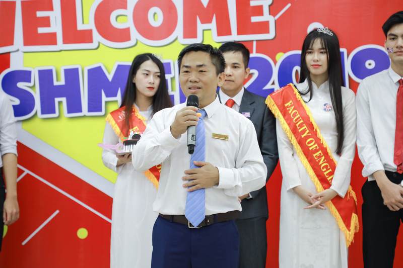 khoa Tiếng Anh chào đón tân sinh viên