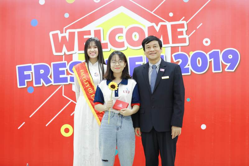 khoa Tiếng Anh chào đón tân sinh viên