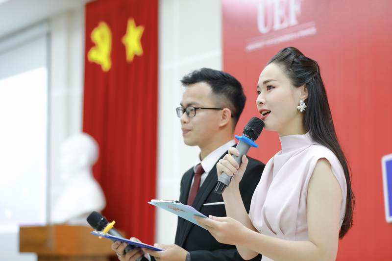 Khoa Luật và Quan hệ quốc tế UEF gặp gỡ tân sinh viên