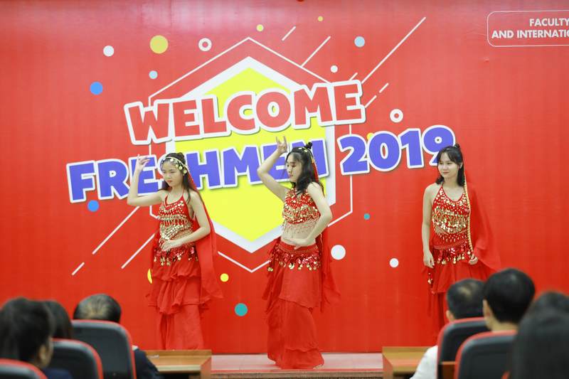 Khoa Luật và Quan hệ quốc tế UEF gặp gỡ tân sinh viên