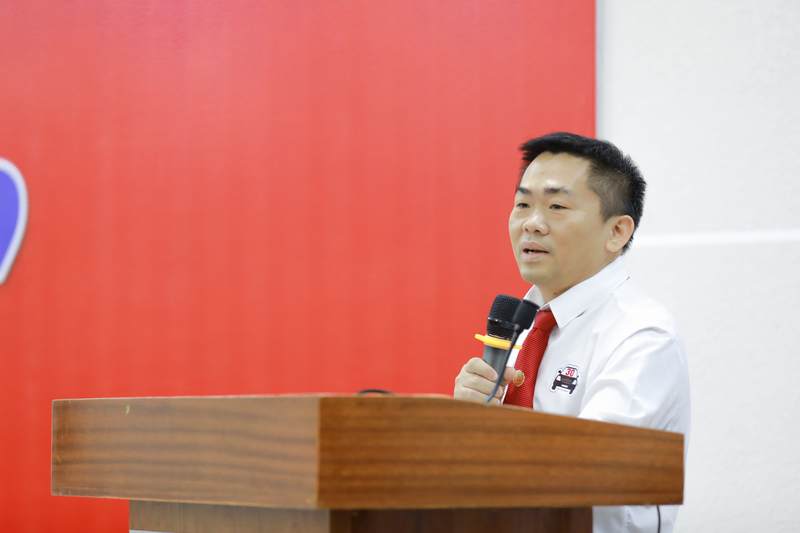 Khoa Luật và Quan hệ quốc tế UEF gặp gỡ tân sinh viên