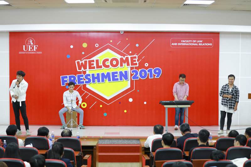 Khoa Luật và Quan hệ quốc tế UEF gặp gỡ tân sinh viên