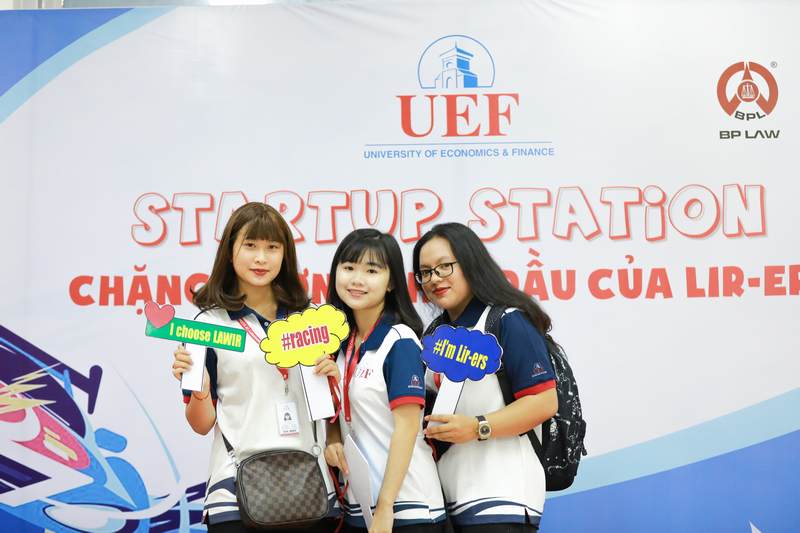 Khoa Luật và Quan hệ quốc tế UEF gặp gỡ tân sinh viên