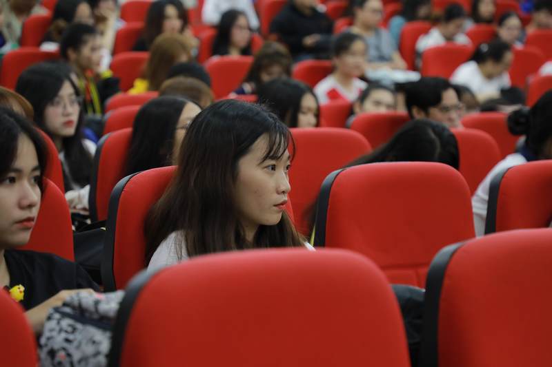 Khoa Ngôn ngữ và Văn hóa quốc tế giao lưu cùng sinh viên